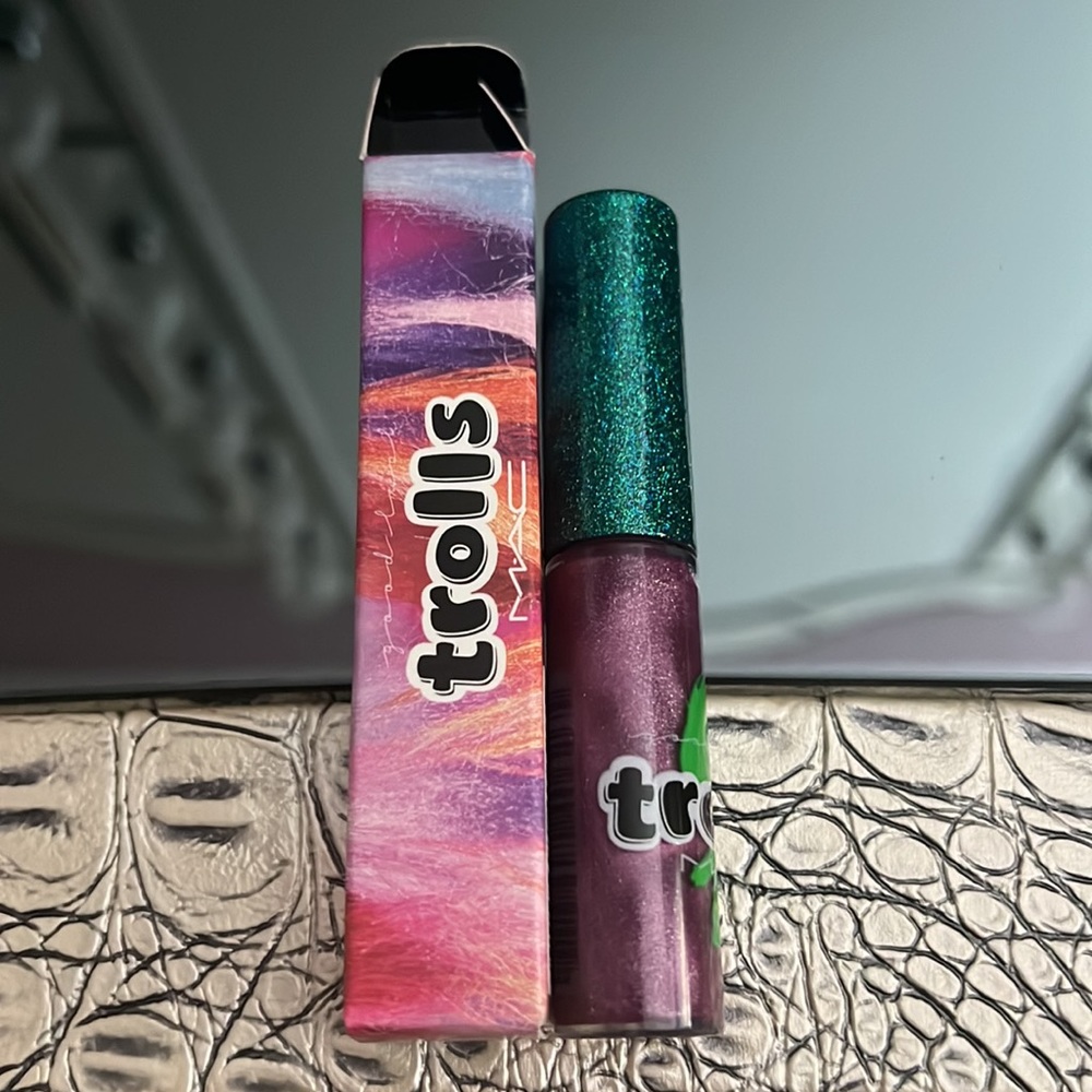 NIB! Mac Cosmetics Trolls Collection Lipglass In Color Glitter Grunge.